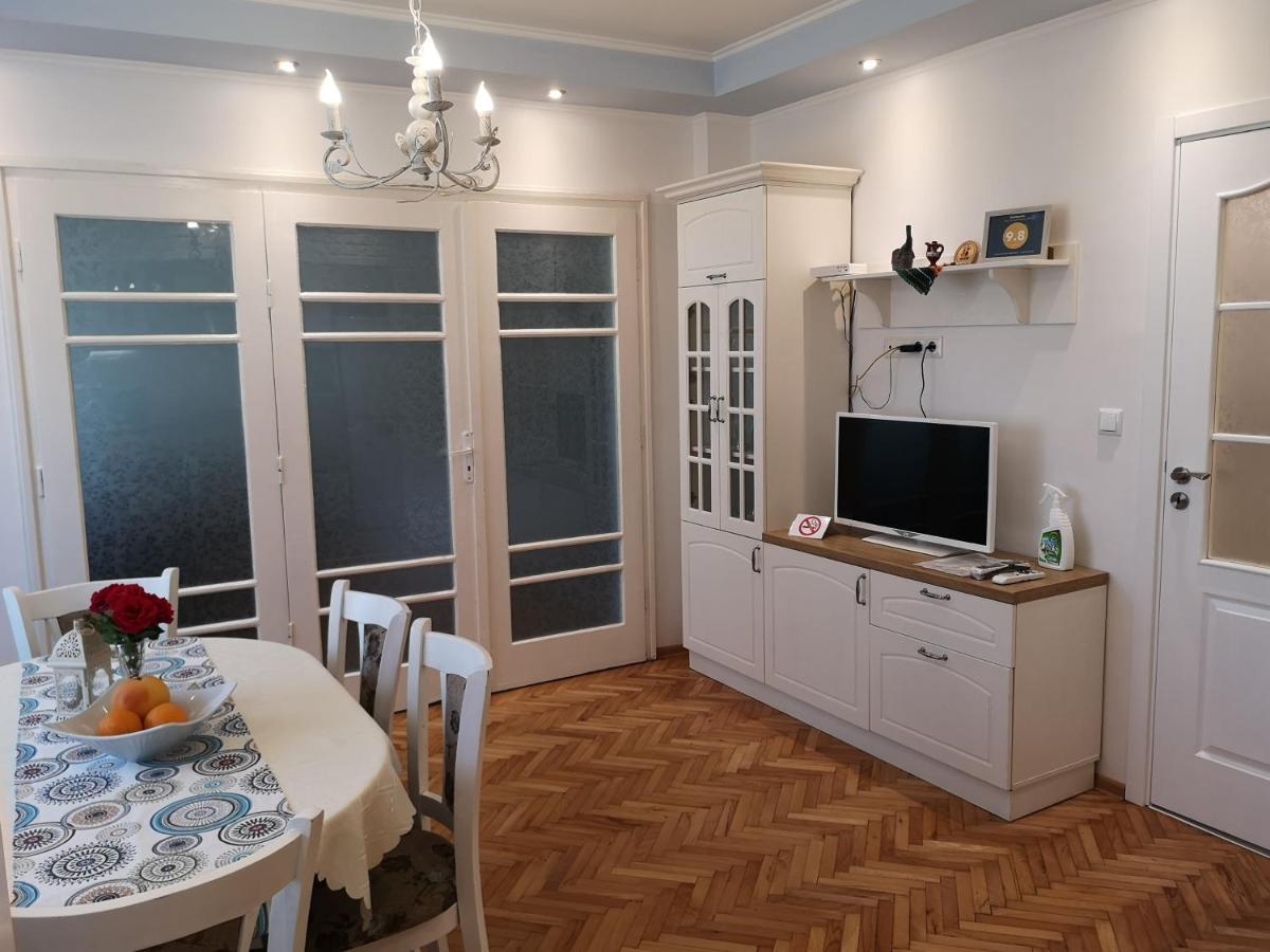 Central Varna Apartment - Lets4Holiday Exterior foto