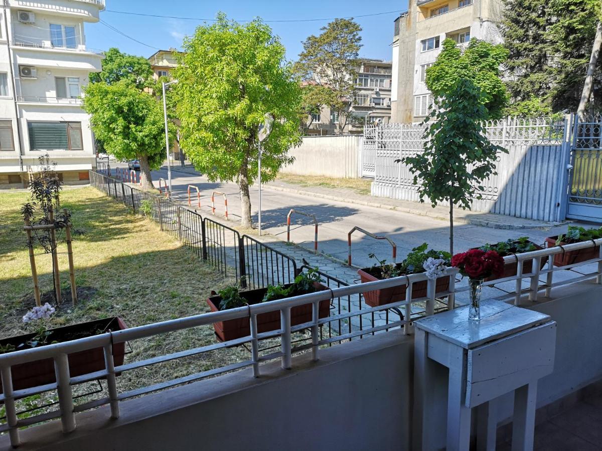 Central Varna Apartment - Lets4Holiday Exterior foto