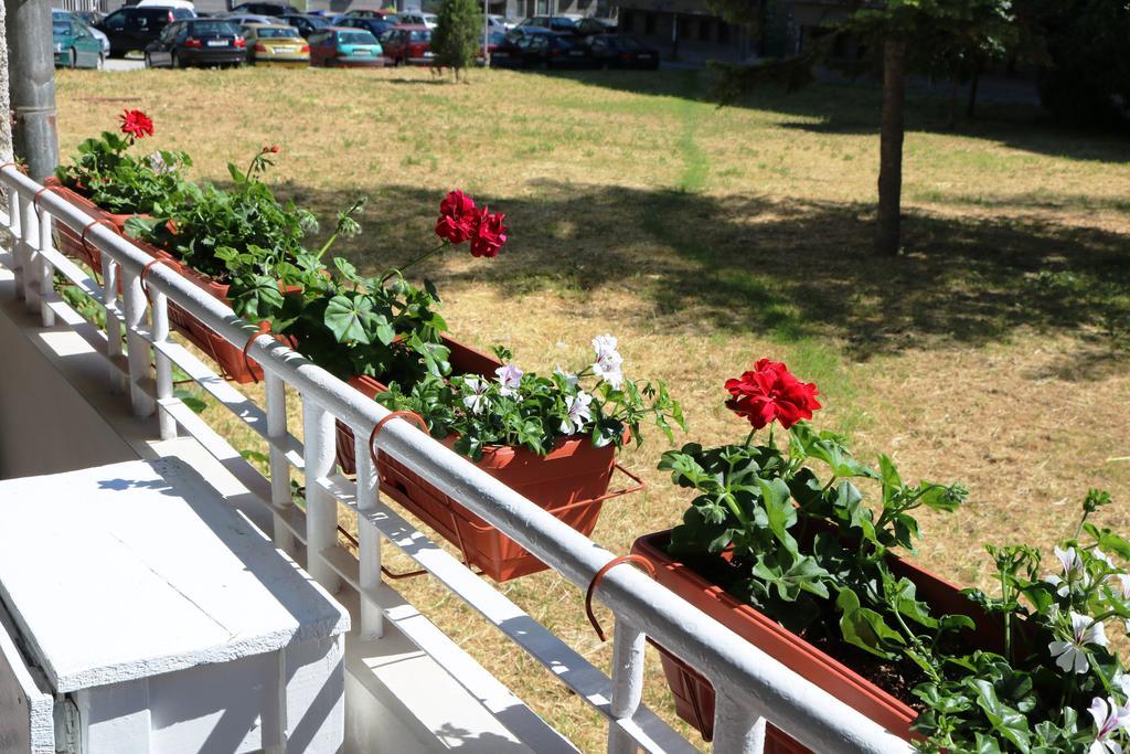 Central Varna Apartment - Lets4Holiday Exterior foto