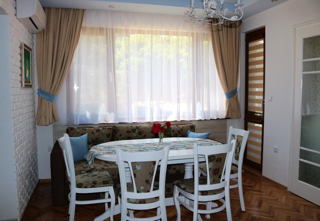 Central Varna Apartment - Lets4Holiday Exterior foto