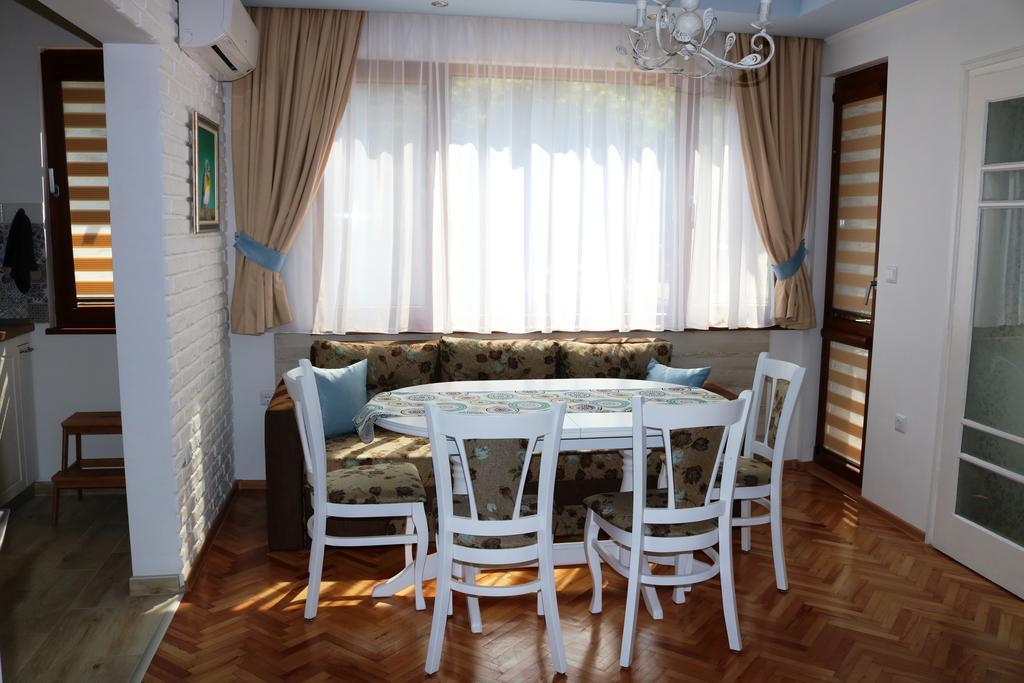 Central Varna Apartment - Lets4Holiday Exterior foto
