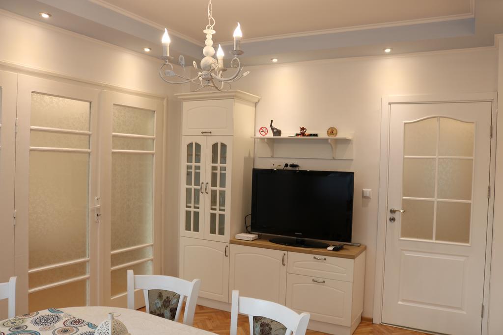 Central Varna Apartment - Lets4Holiday Exterior foto