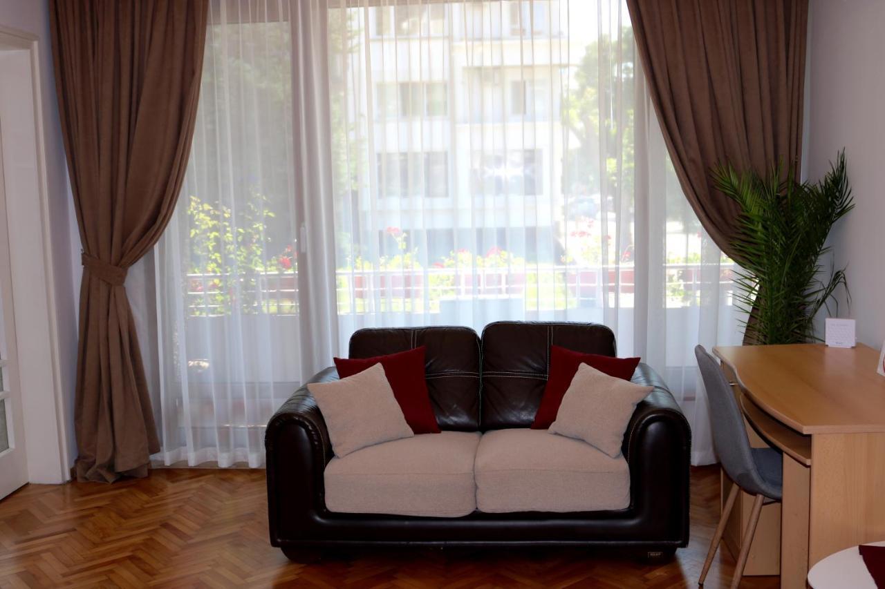 Central Varna Apartment - Lets4Holiday Exterior foto