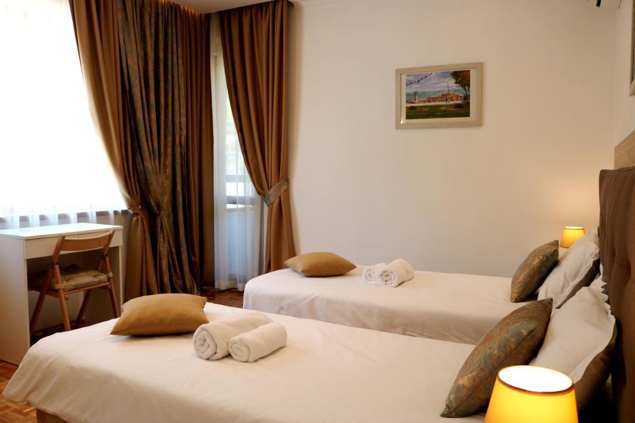 Central Varna Apartment - Lets4Holiday Exterior foto