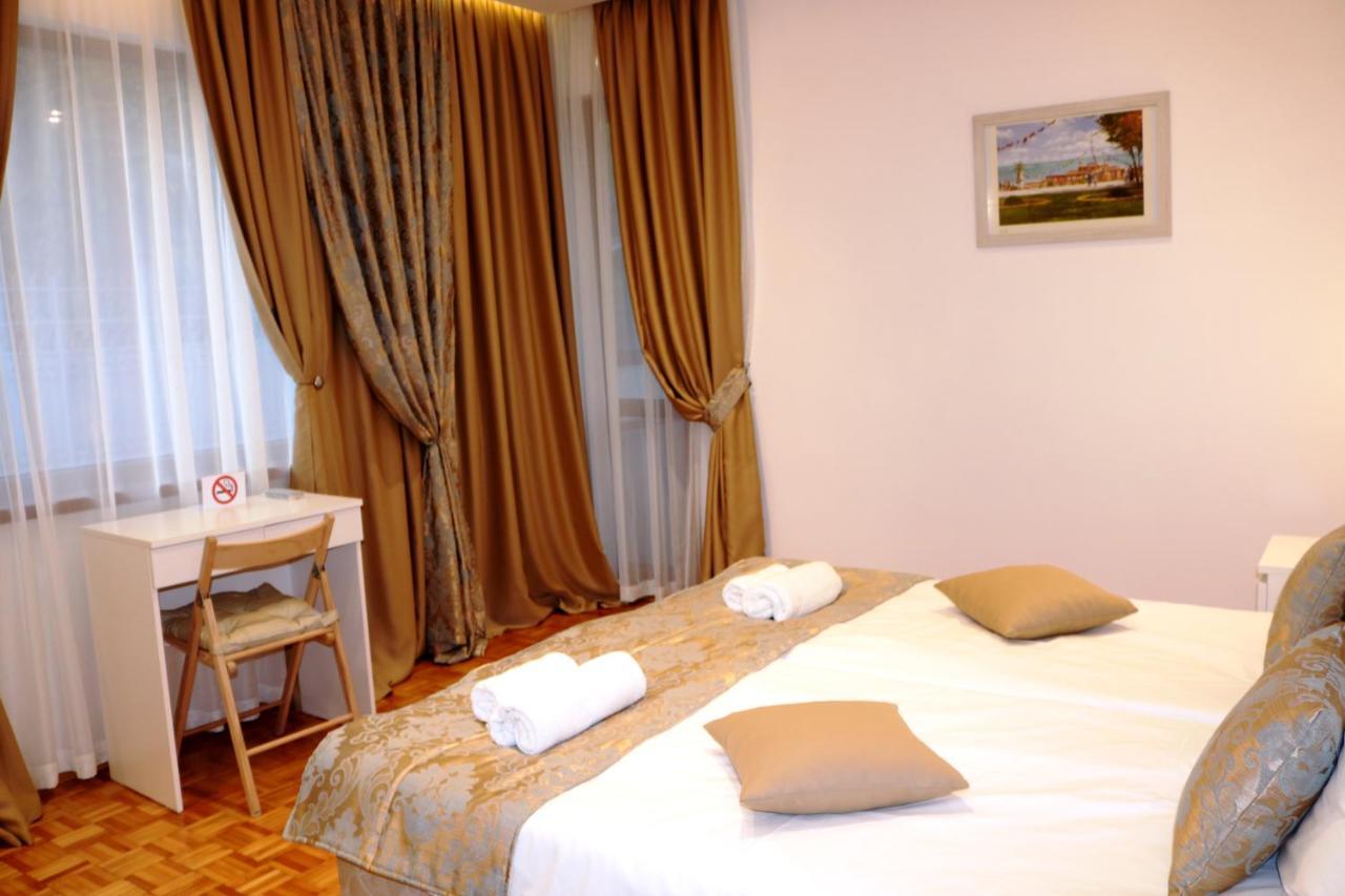 Central Varna Apartment - Lets4Holiday Exterior foto